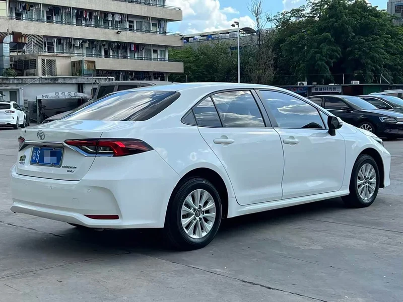 Toyota Corolla — фото 12