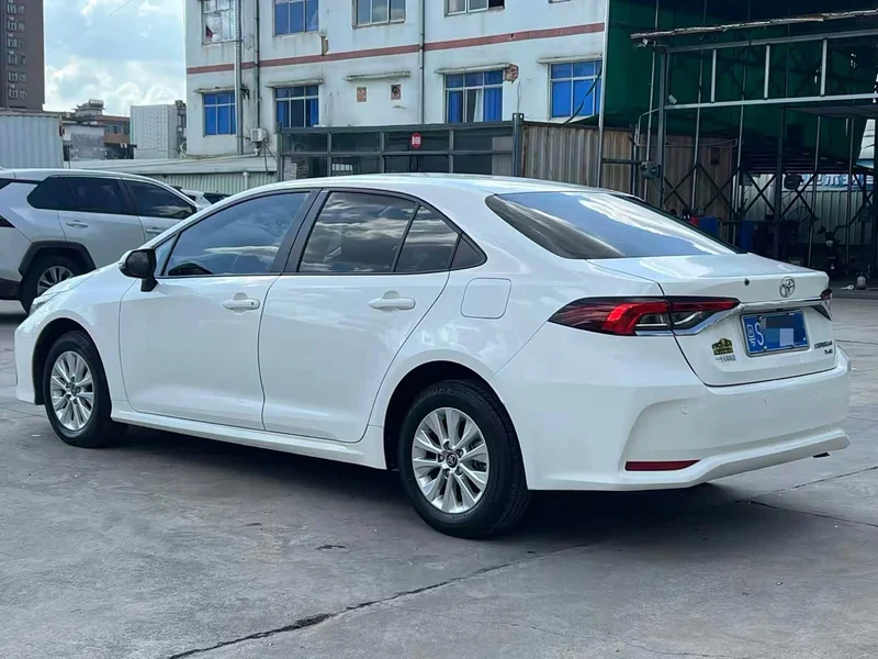 Toyota Corolla — фото 14