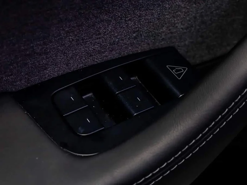 Tesla Model Y — фото 11
