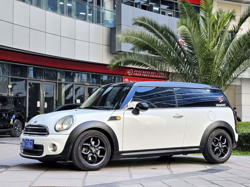 MINI CLUBMAN — фото 1