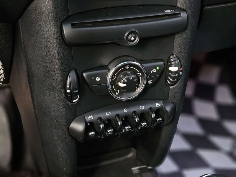MINI CLUBMAN — фото 19