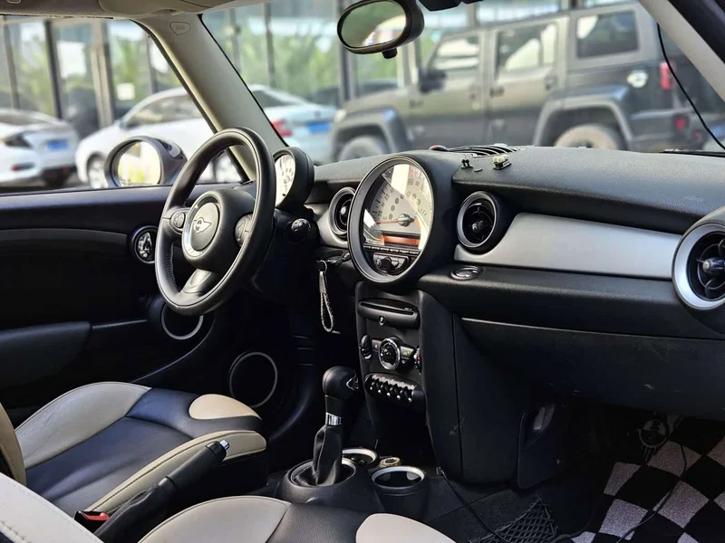 MINI CLUBMAN — фото 24