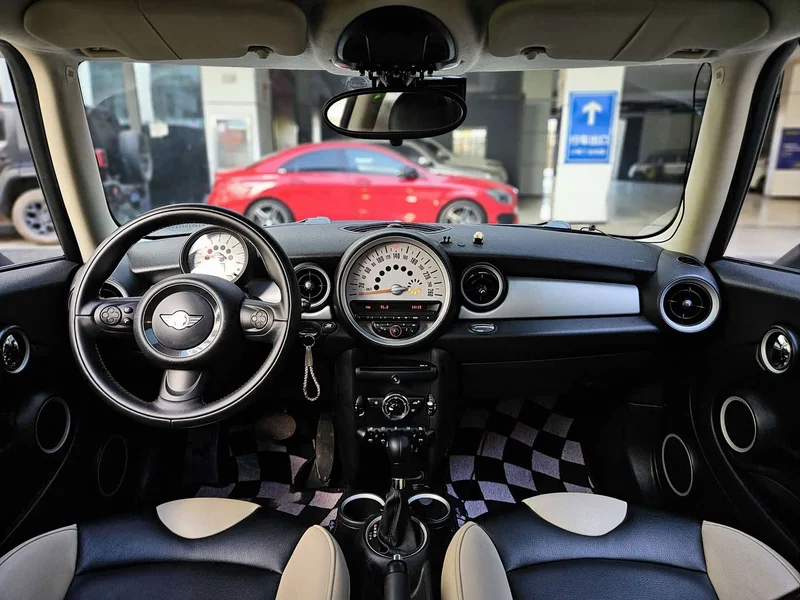 MINI CLUBMAN — фото 4