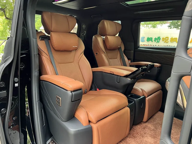 Toyota Alphard — фото 11