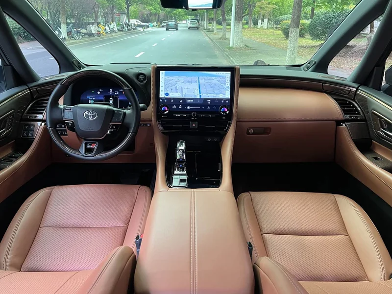 Toyota Alphard — фото 12