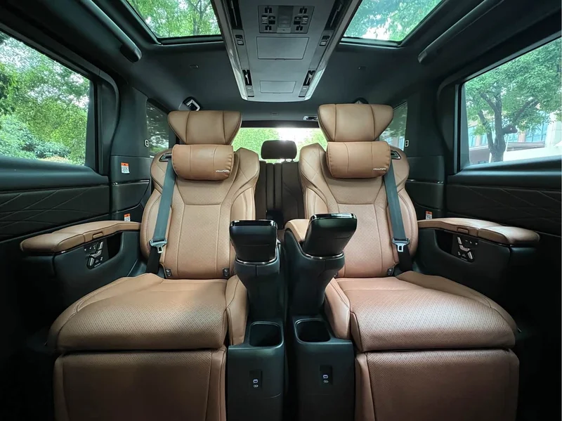 Toyota Alphard — фото 13
