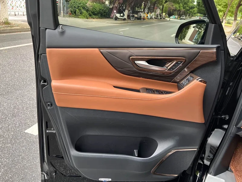 Toyota Alphard — фото 15