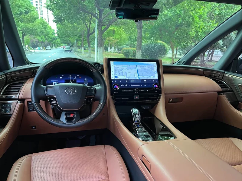 Toyota Alphard — фото 18