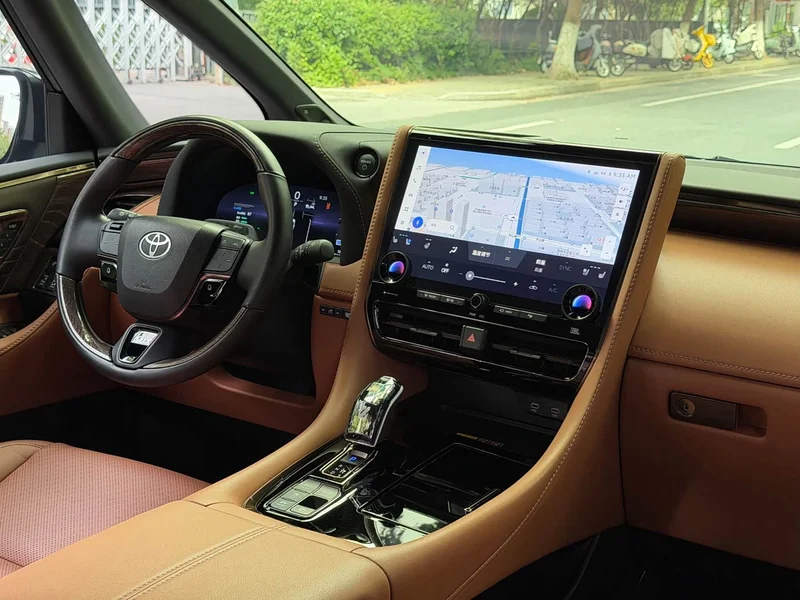 Toyota Alphard — фото 24