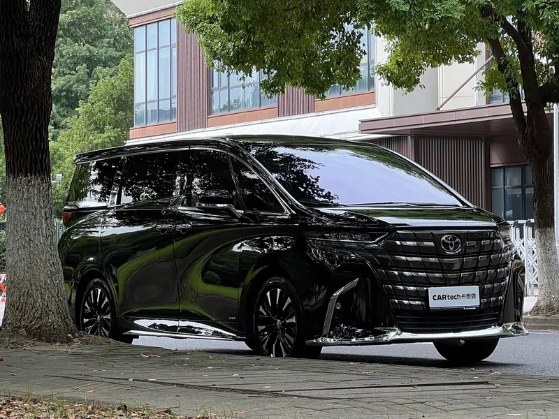 Toyota Alphard — фото 3