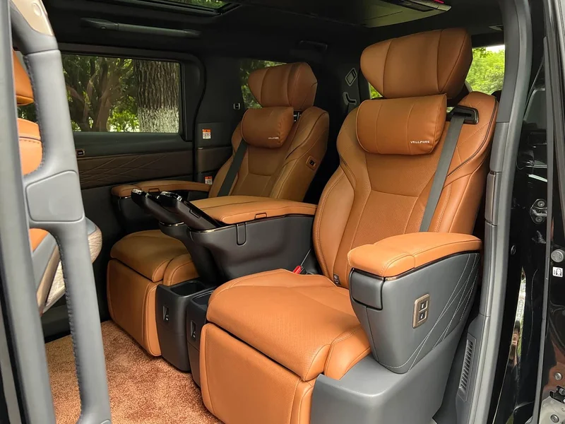 Toyota Alphard — фото 9