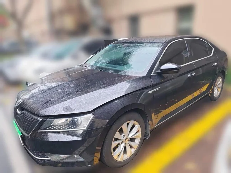 Skoda Superb — фото 1