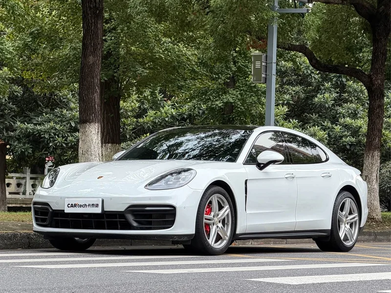 Porsche Panamera — фото 1