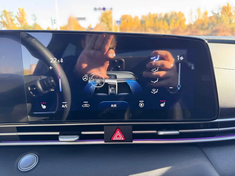 Hyundai Elantra — фото 21
