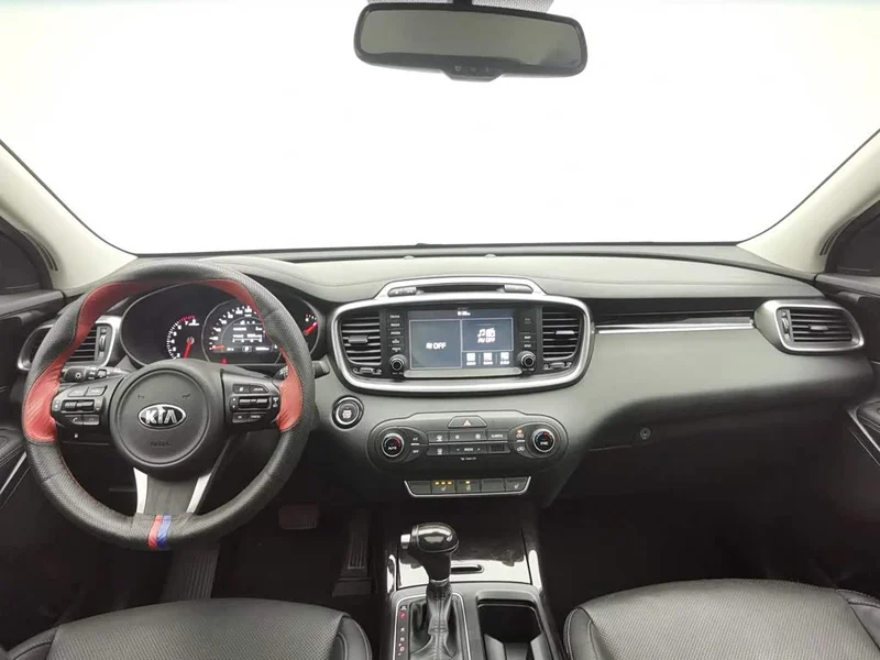 Kia Sorento — фото 5