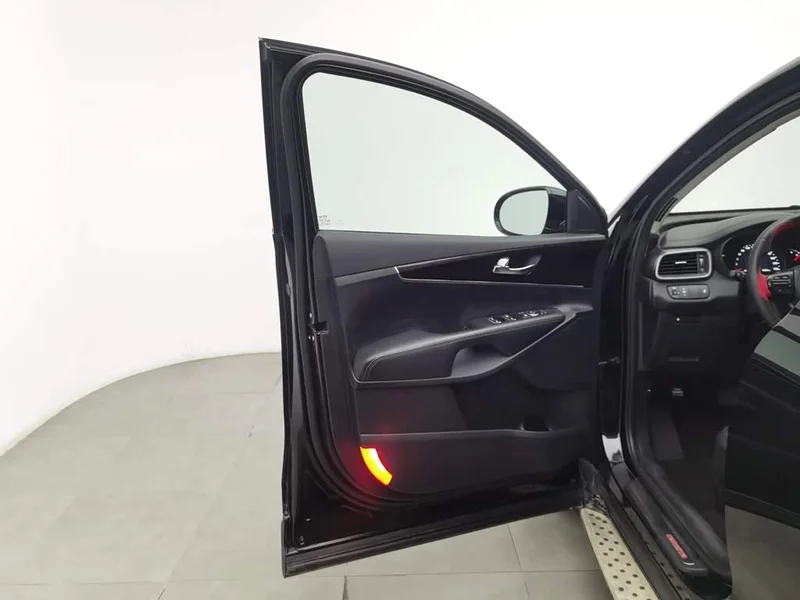 Kia Sorento — фото 8