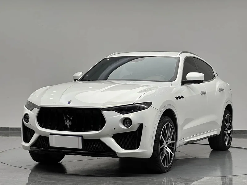 Maserati Levante — фото 1