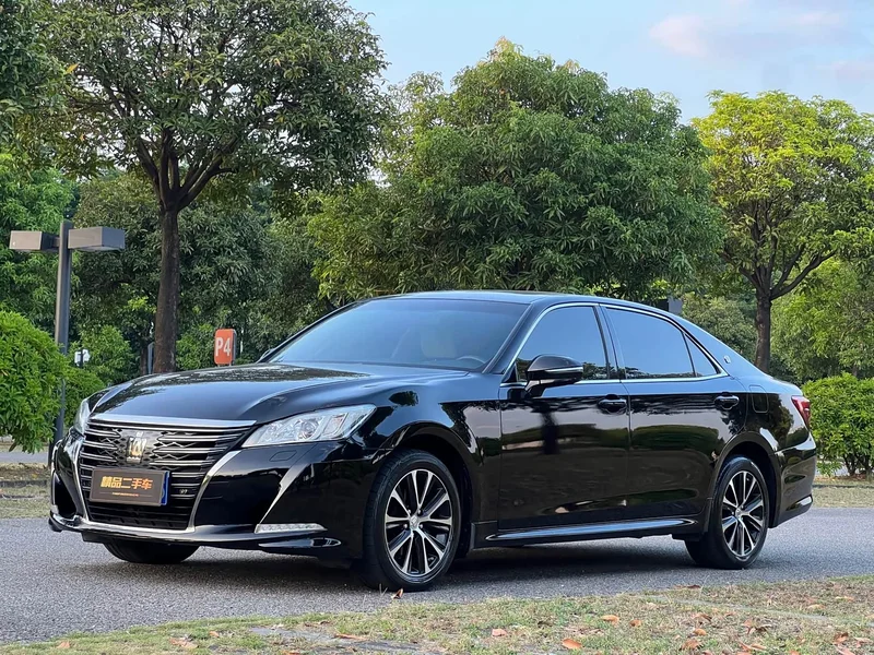 Toyota Crown — фото 1
