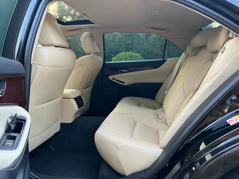Toyota Crown — фото 13