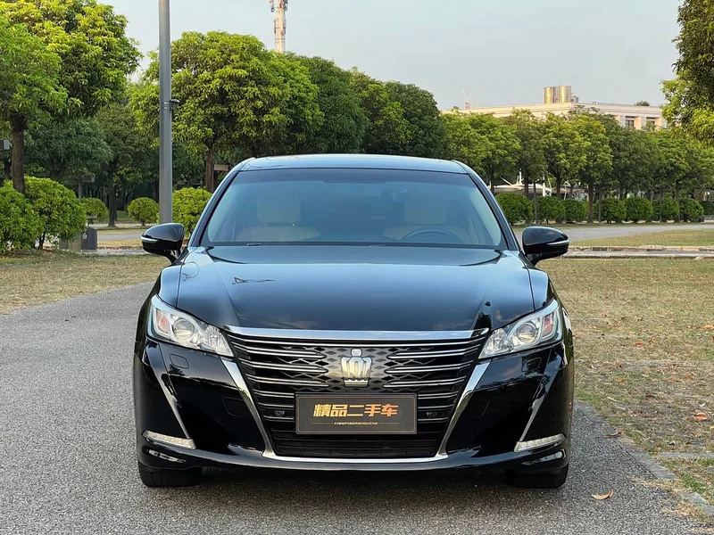 Toyota Crown — фото 2