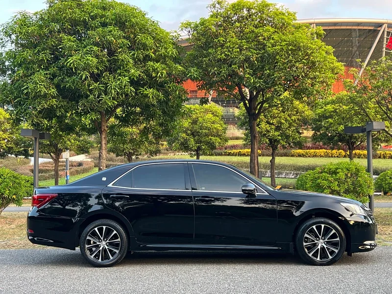 Toyota Crown — фото 4