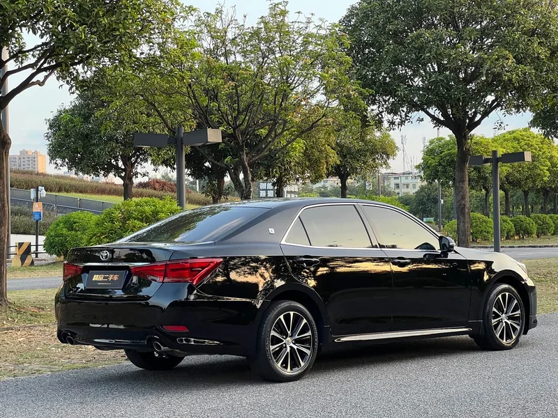 Toyota Crown — фото 5