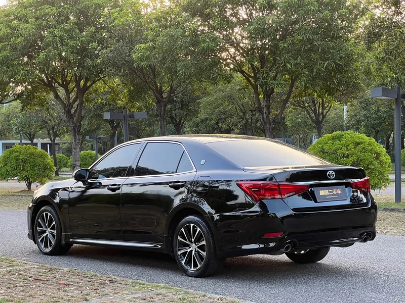 Toyota Crown — фото 7