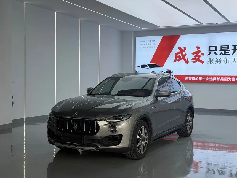 Maserati Levante — фото 1