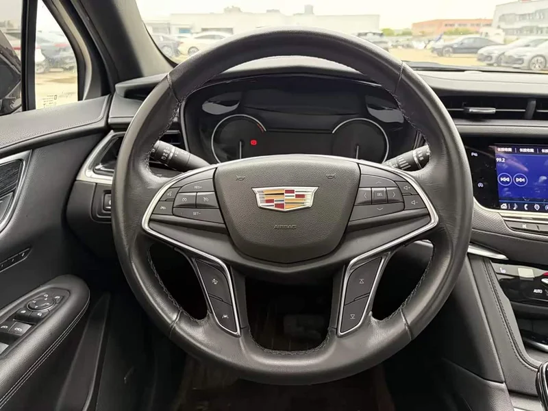 Cadillac XT5 — фото 11