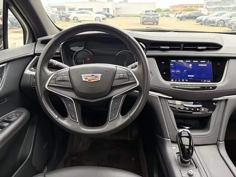 Cadillac XT5 — фото 10