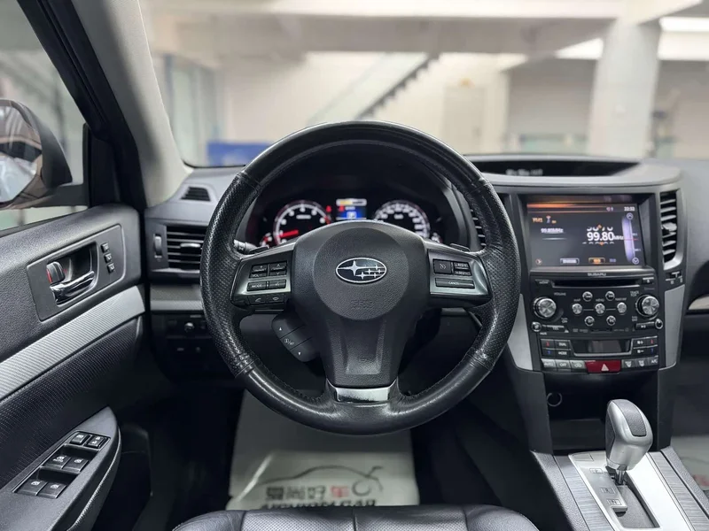 Subaru Outback — фото 10