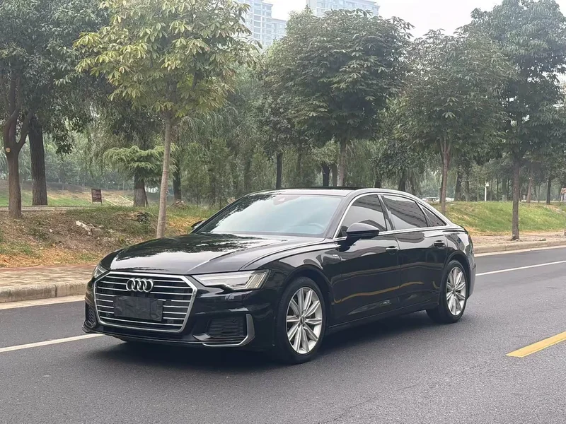 Audi A6L — фото 1