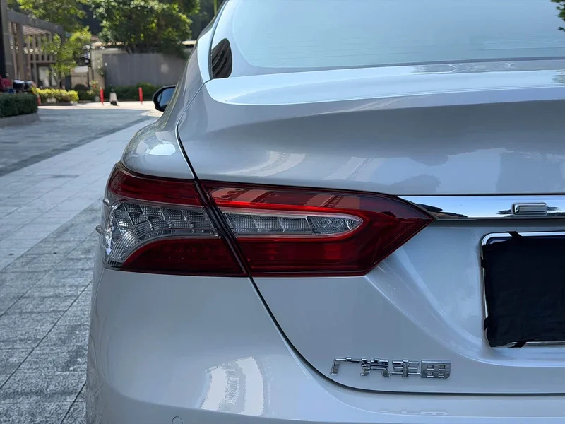 Toyota Camry — фото 12