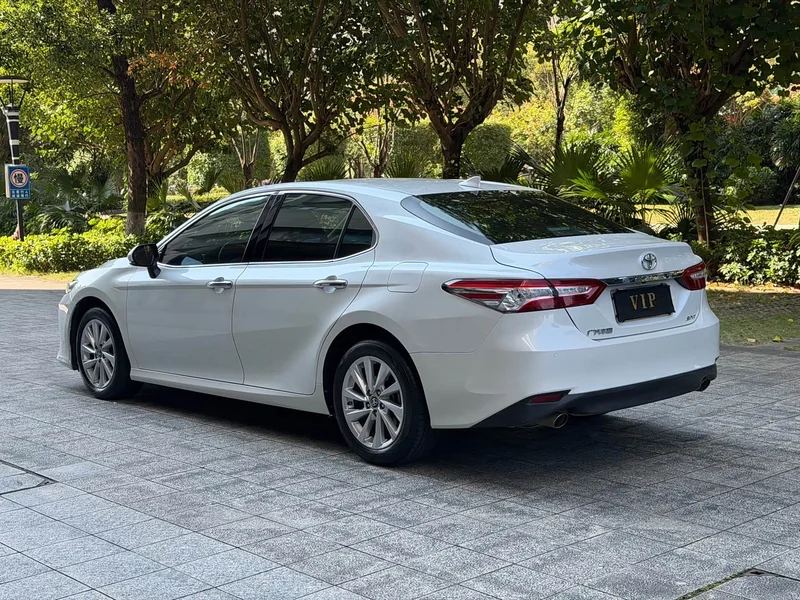 Toyota Camry — фото 13