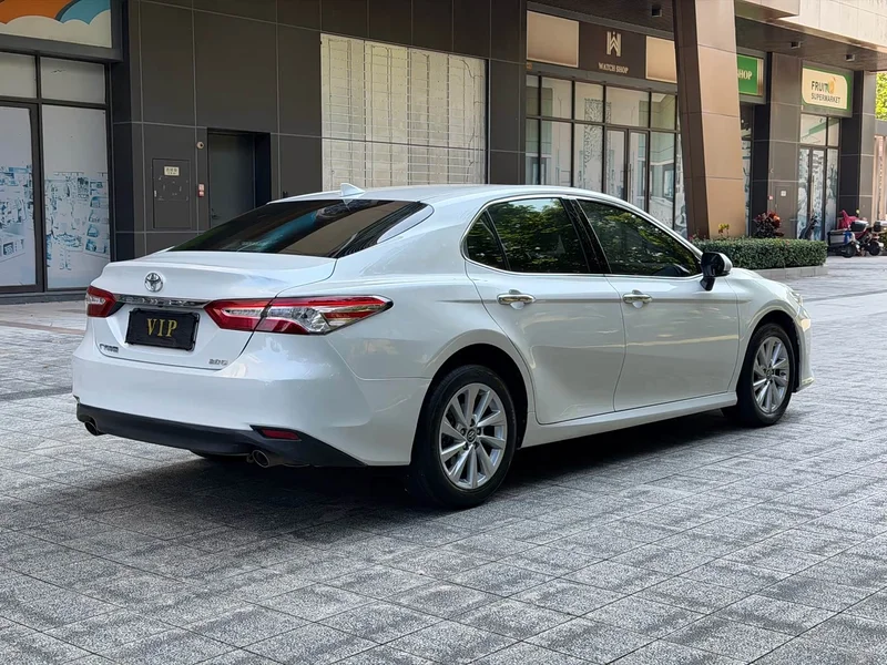 Toyota Camry — фото 15