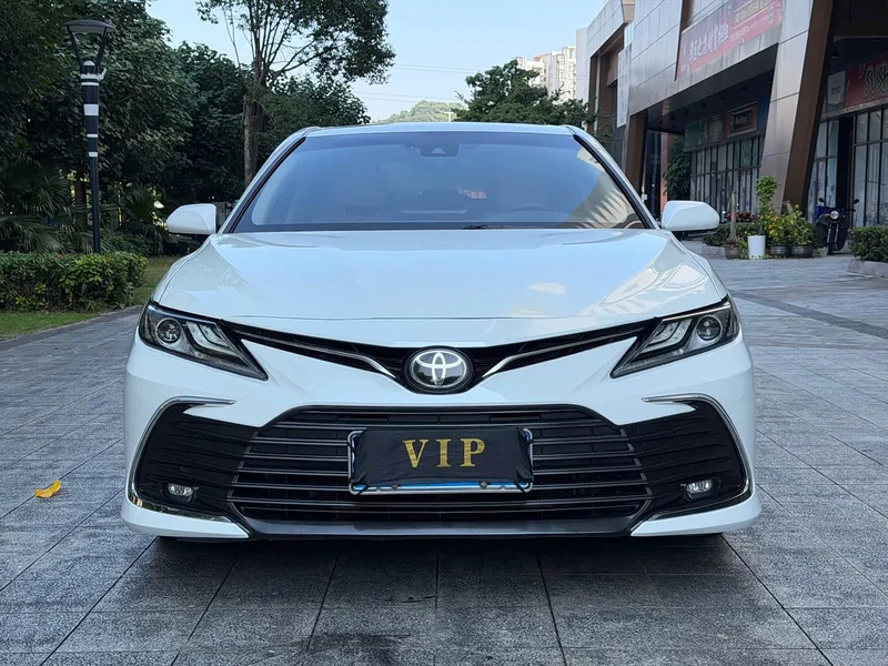 Toyota Camry — фото 2