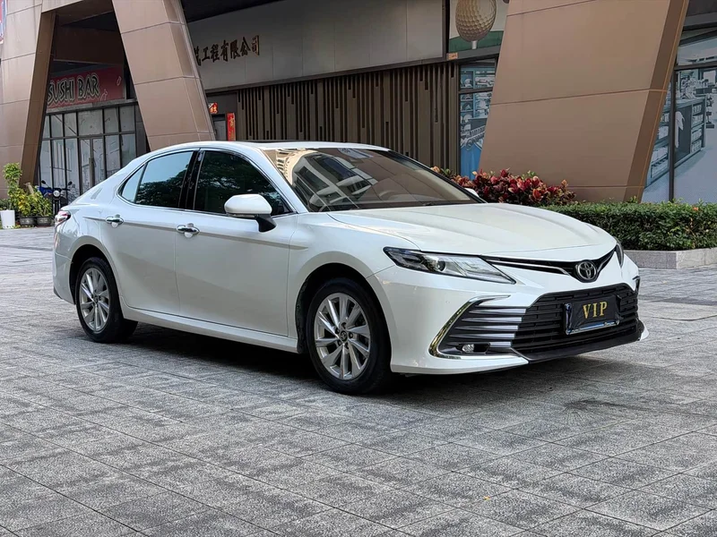 Toyota Camry — фото 3
