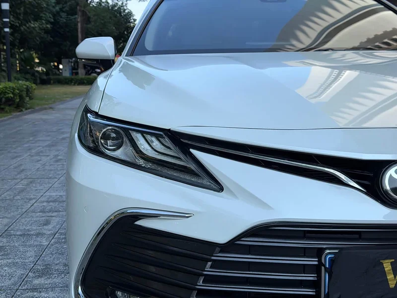Toyota Camry — фото 4