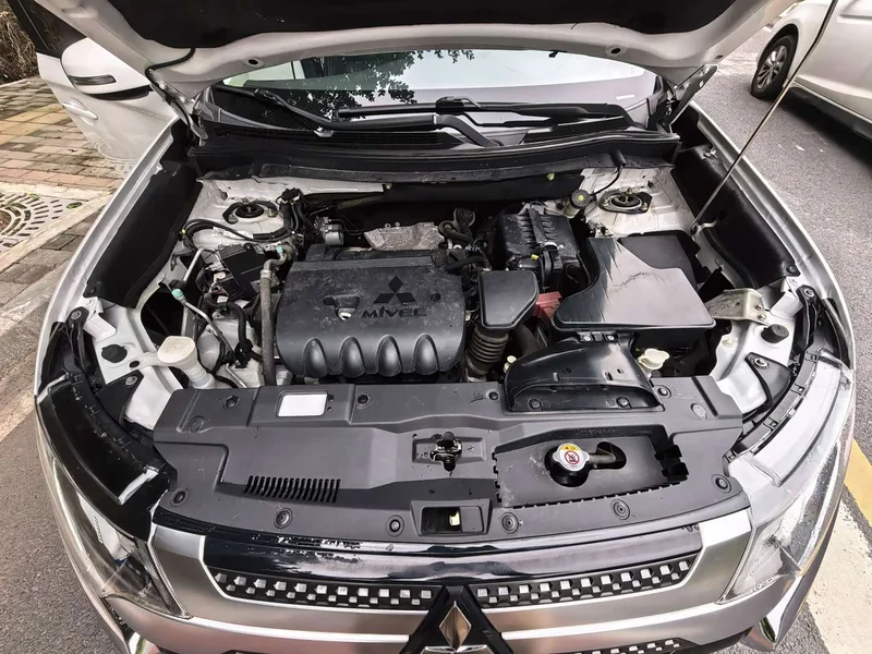 Mitsubishi Outlander — фото 16