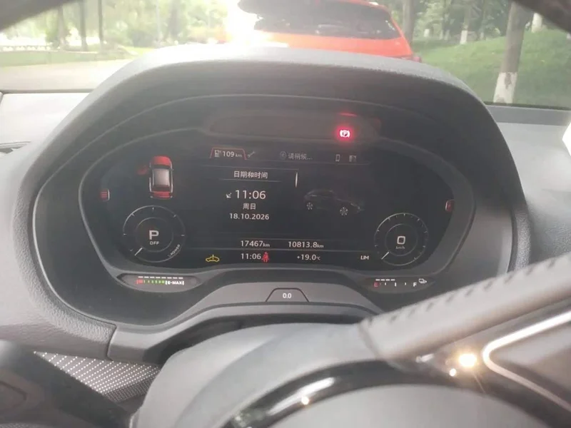 Audi Q2L e-tron — фото 12