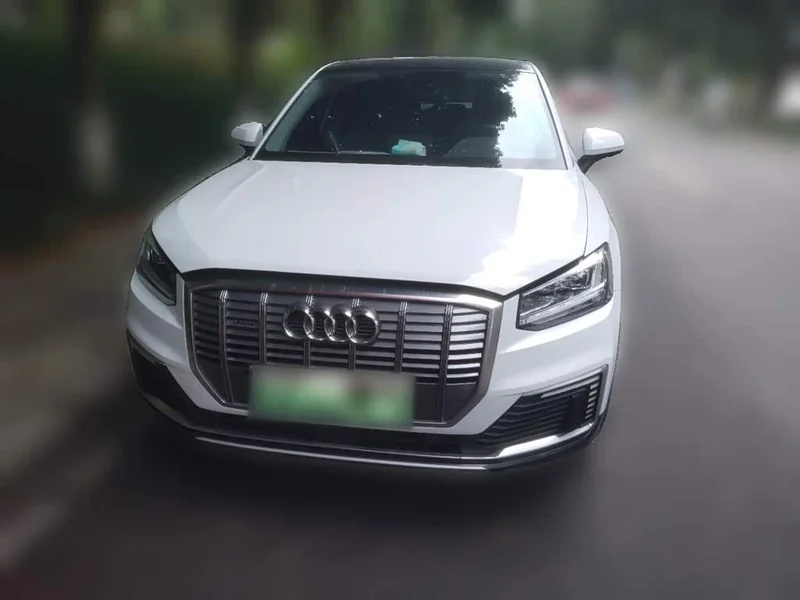 Audi Q2L e-tron — фото 2