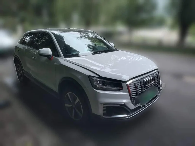Audi Q2L e-tron — фото 3