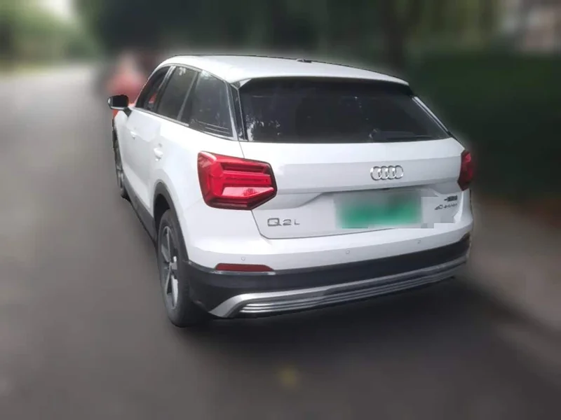 Audi Q2L e-tron — фото 4