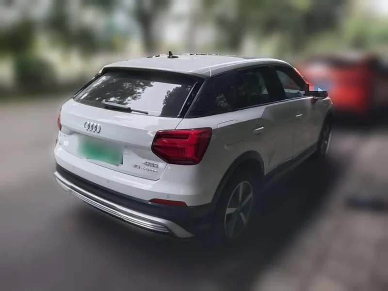 Audi Q2L e-tron — фото 6