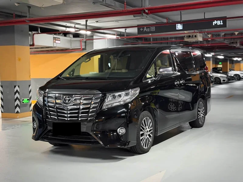 Toyota Alphard — фото 1