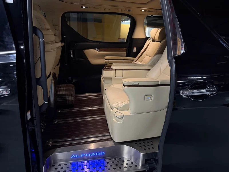 Toyota Alphard — фото 12
