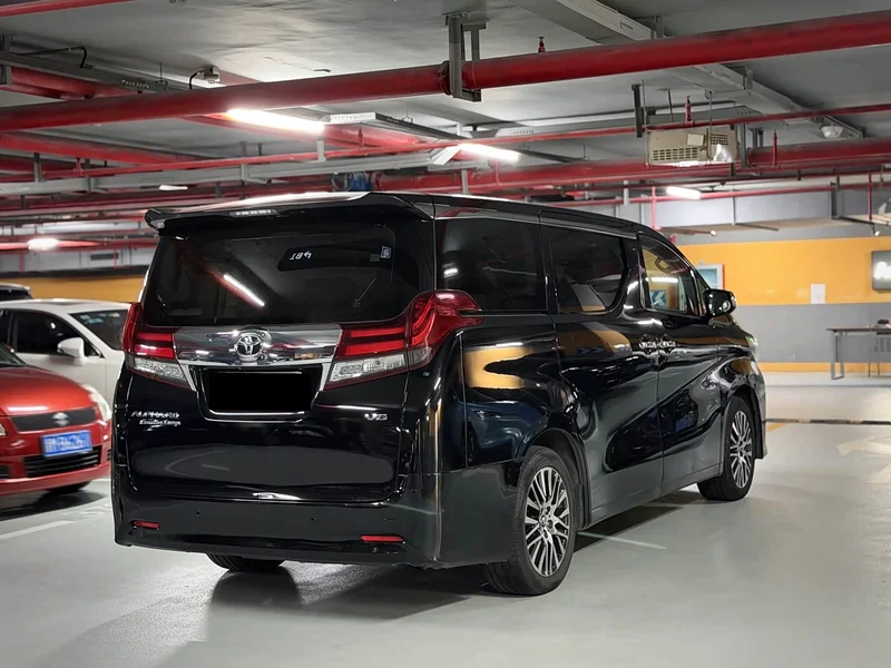 Toyota Alphard — фото 4