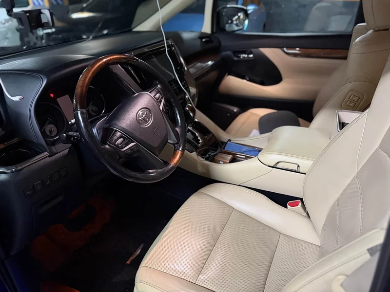 Toyota Alphard — фото 8