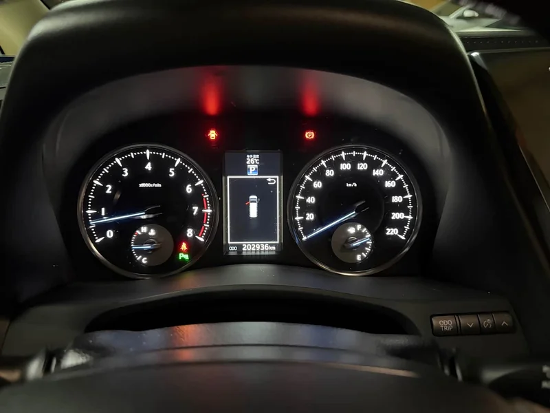 Toyota Alphard — фото 10