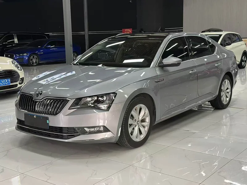 Skoda Superb — фото 1